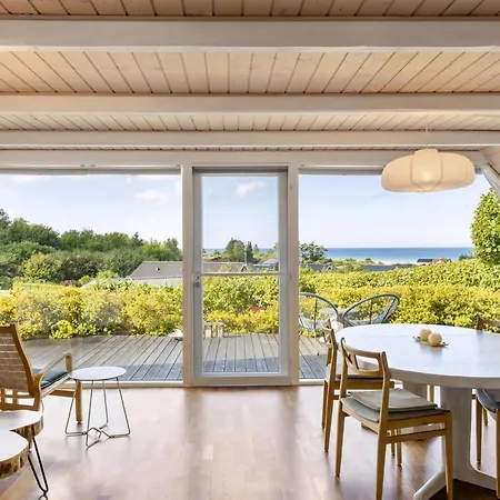 Дом отдыха Idyllic Summer House With Sea View