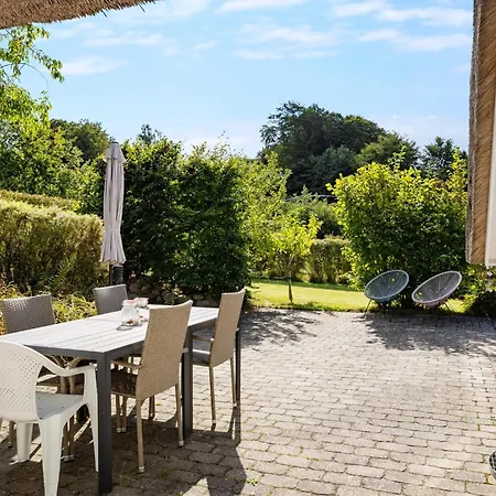Дом отдыха Idyllic Summer House With Sea View Glesborg