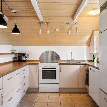 Дом отдыха Idyllic Summer House With Sea View Glesborg