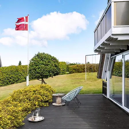 Дом отдыха Idyllic Summer House With Sea View *